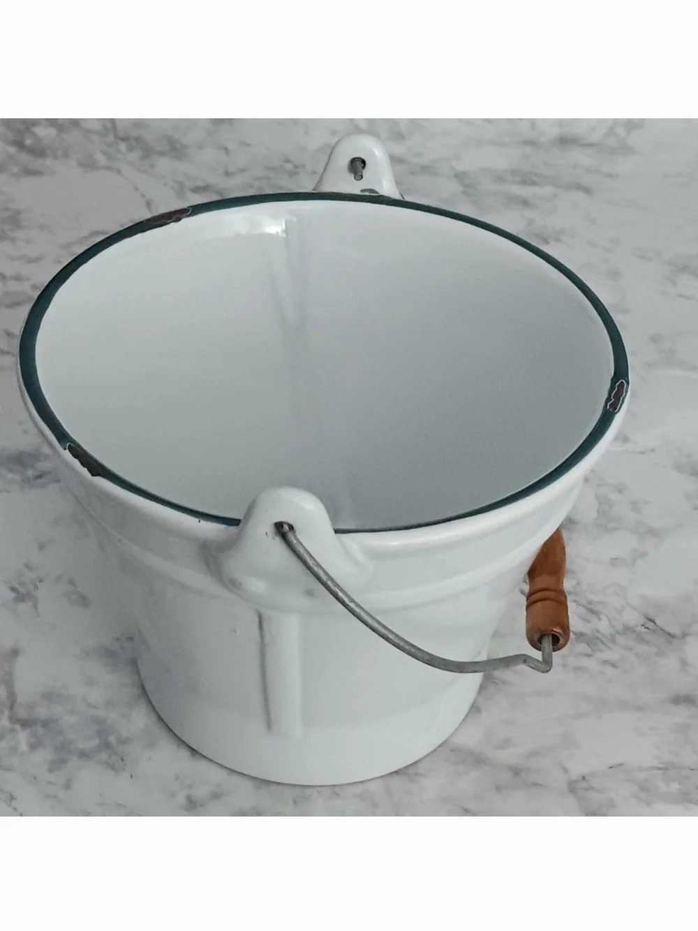 White Enamel Farmhouse Pail Bucket with Wooden Handle – Rustic Decor